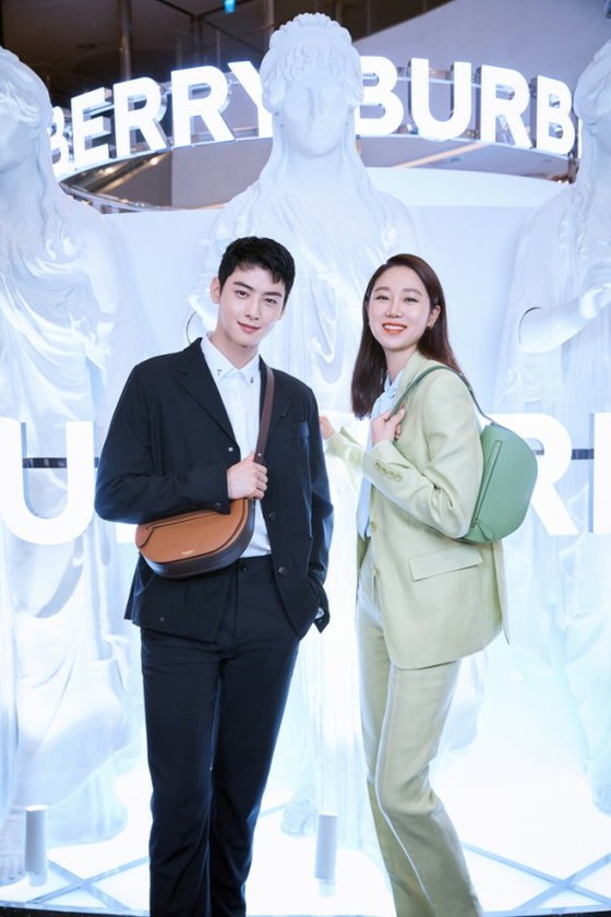 Gong Hyo jin and Cha Eun Woo Burberry Global Pop-up Store opening