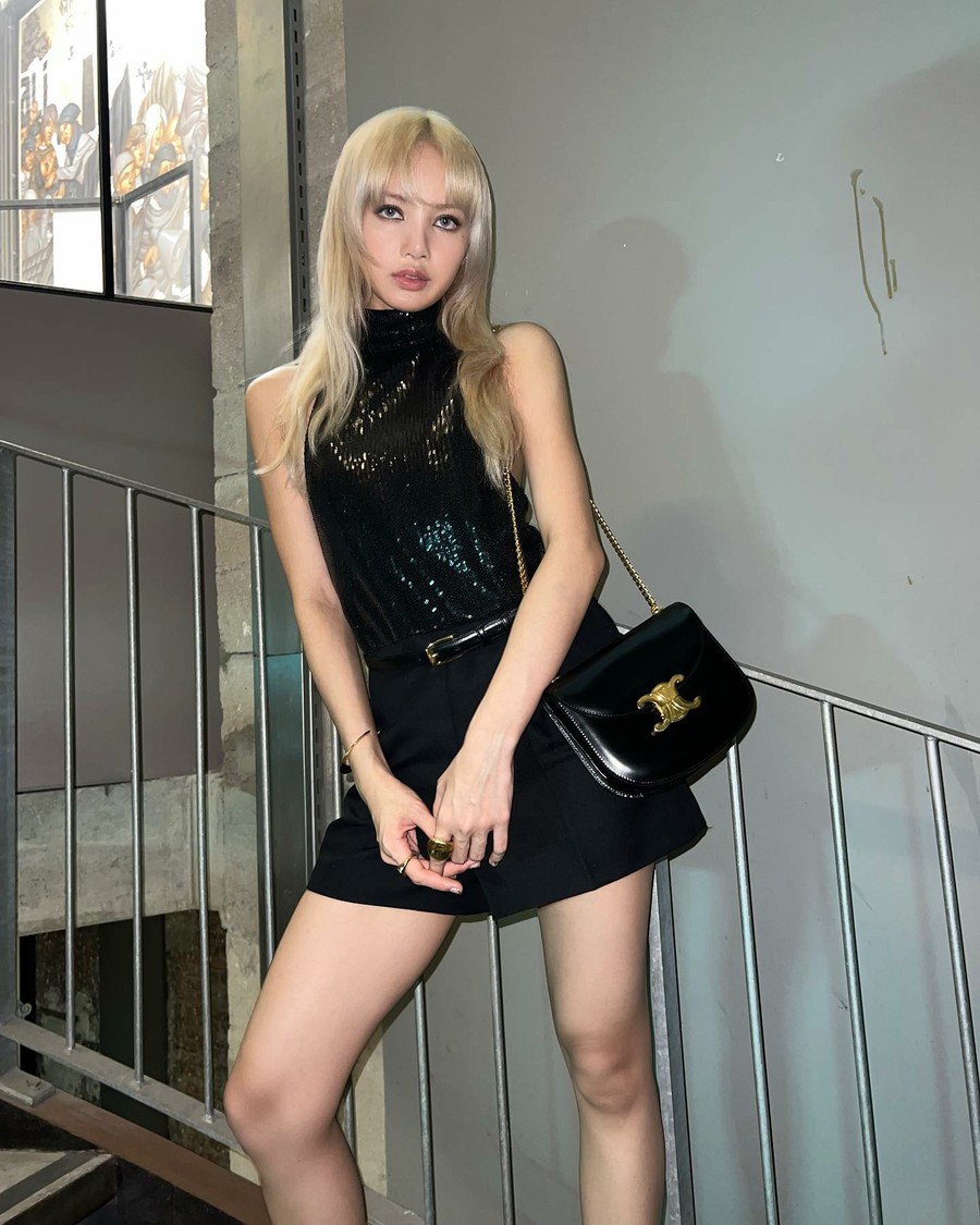 BLACKPINK” Lisa, contándote lo último de París… Belleza resplandeciente con  un cuerpo esbelto - K-pop